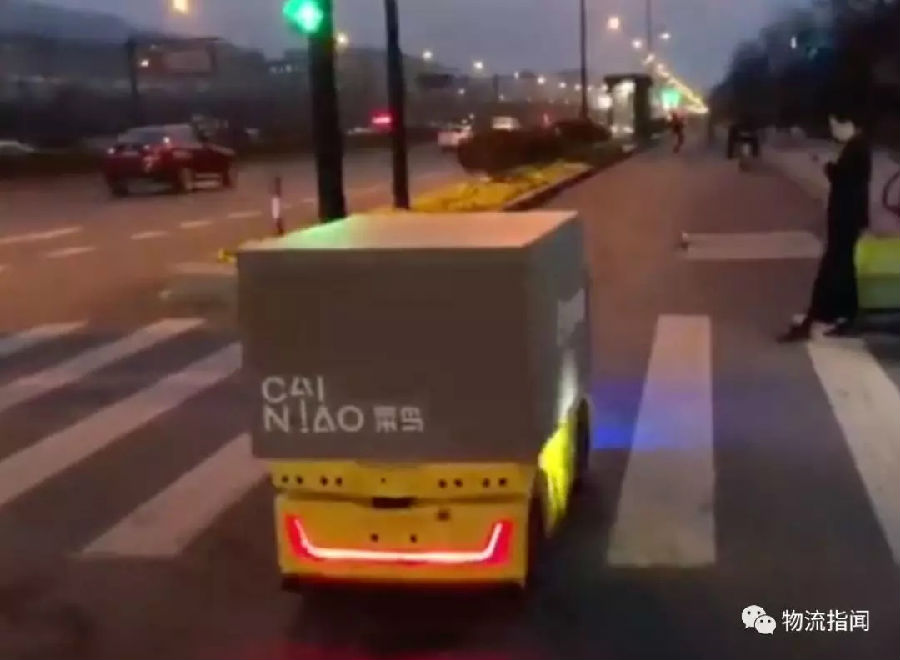 視頻曝光：菜鳥無人車開放道路測試，帶貨箱沒有駕駛室，未來或有更大計劃