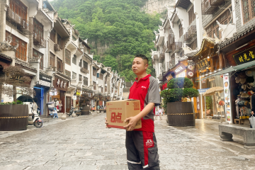 “人從眾”的五一假期來了！京東快遞行李隨寄、特產(chǎn)直達助力全國游客輕松行